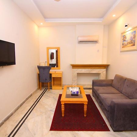 Premier Inn Mall Lahore Exterior photo