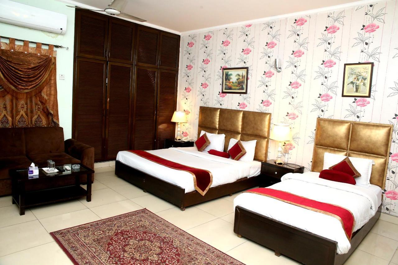 Premier Inn Mall Lahore Exterior photo