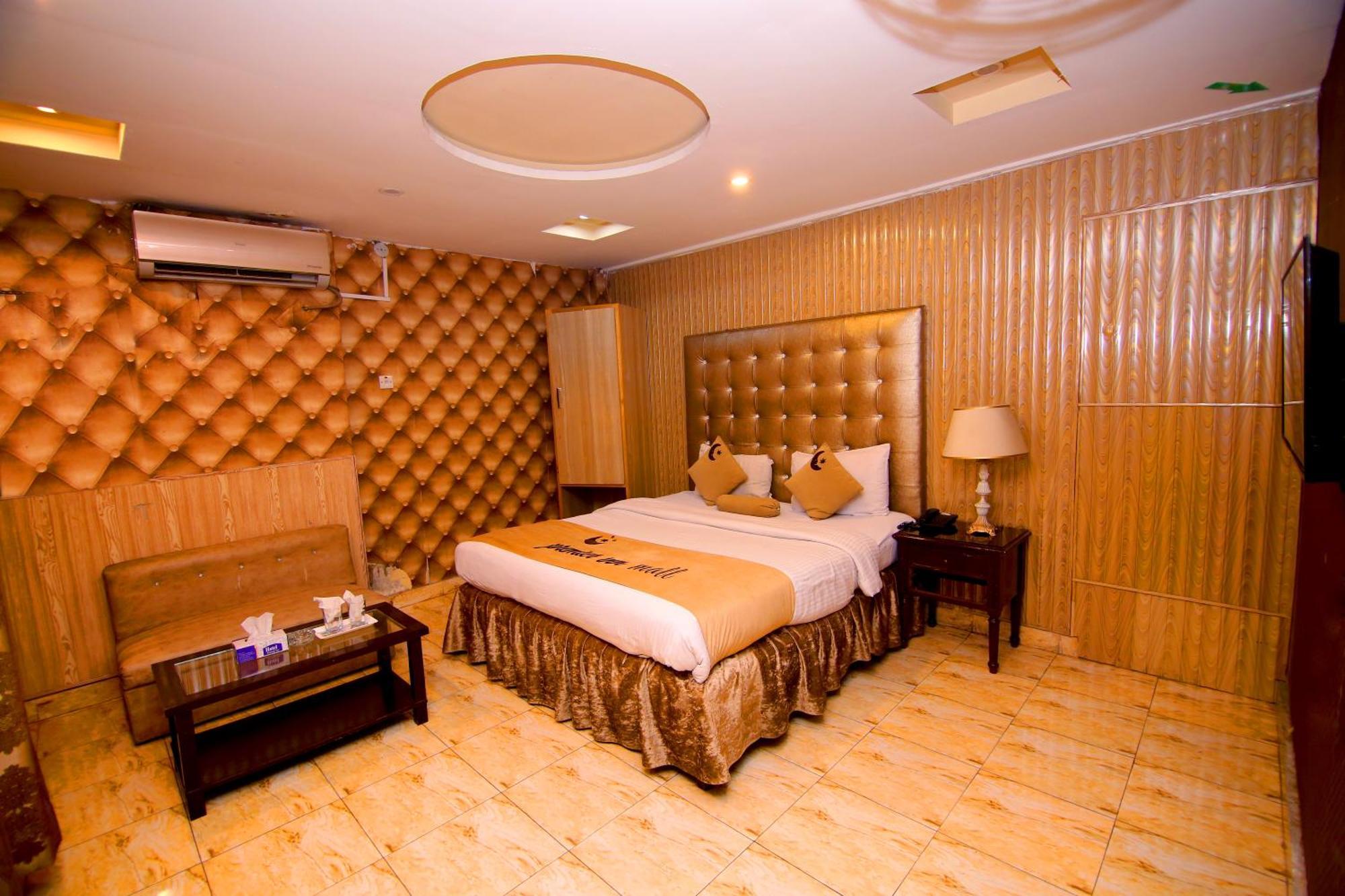 Premier Inn Mall Lahore Exterior photo