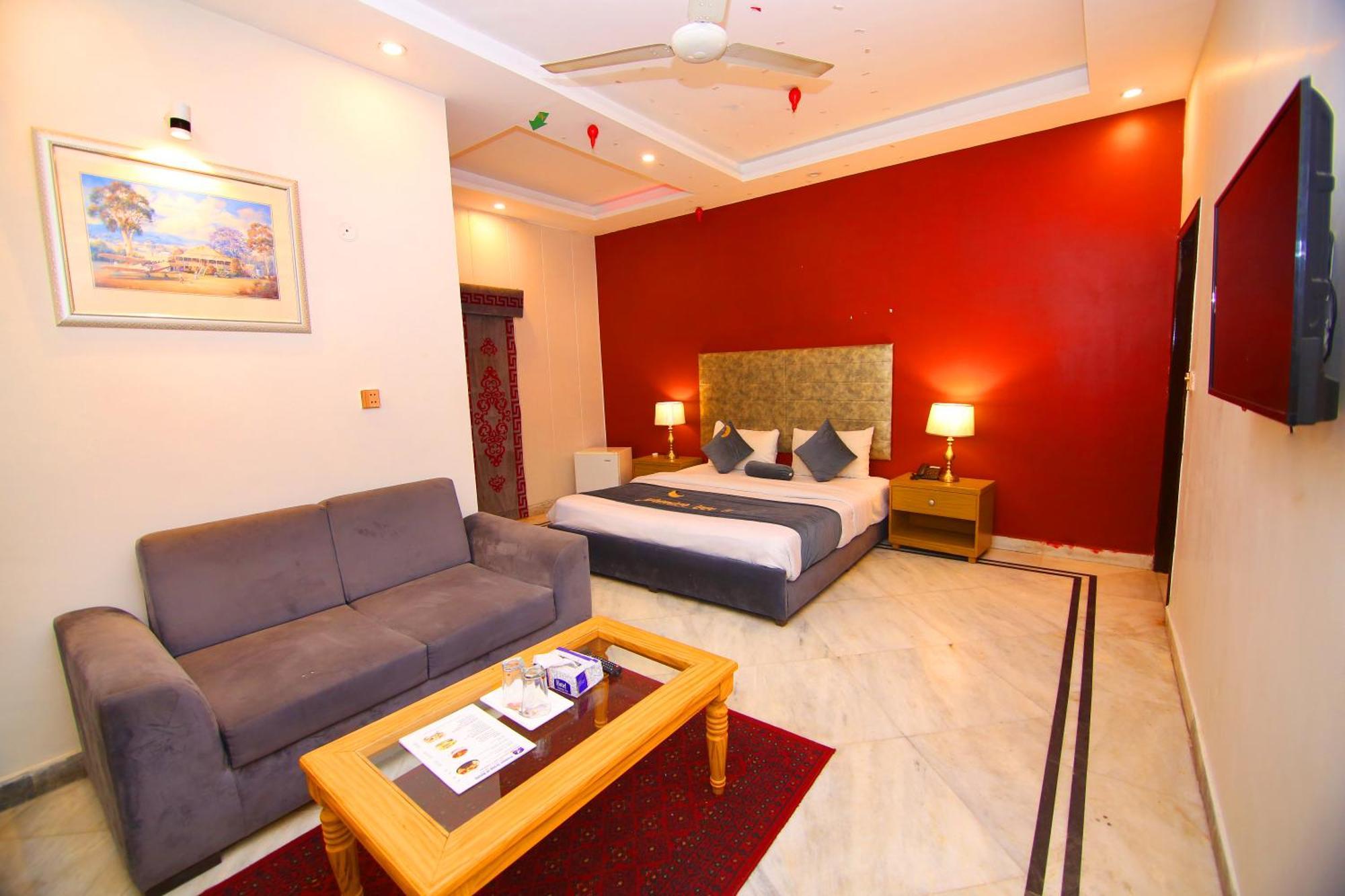 Premier Inn Mall Lahore Exterior photo