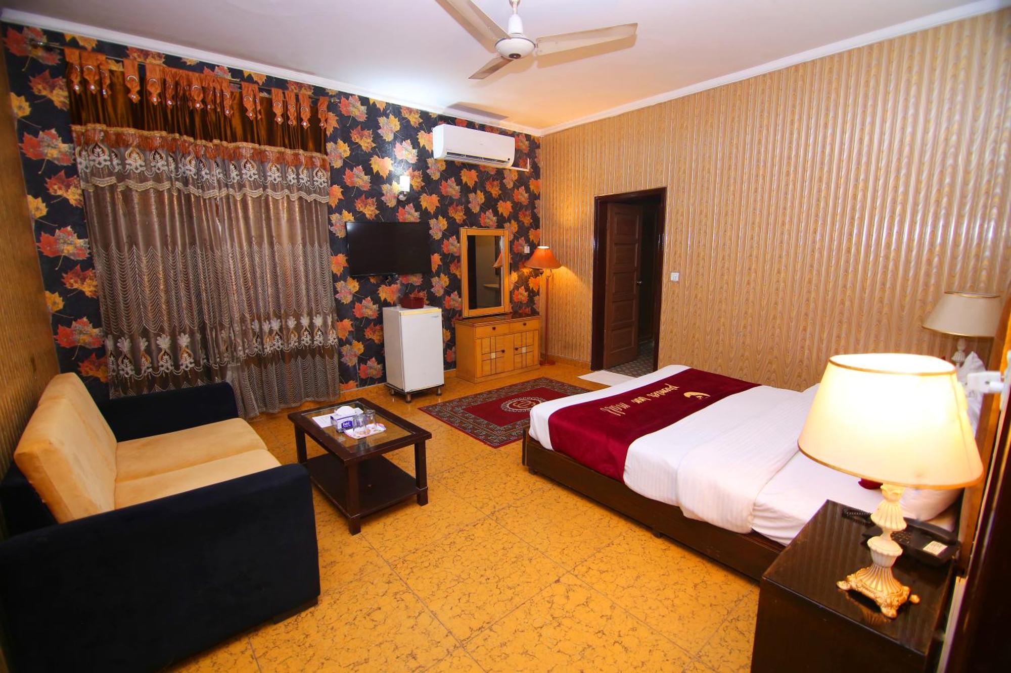 Premier Inn Mall Lahore Exterior photo
