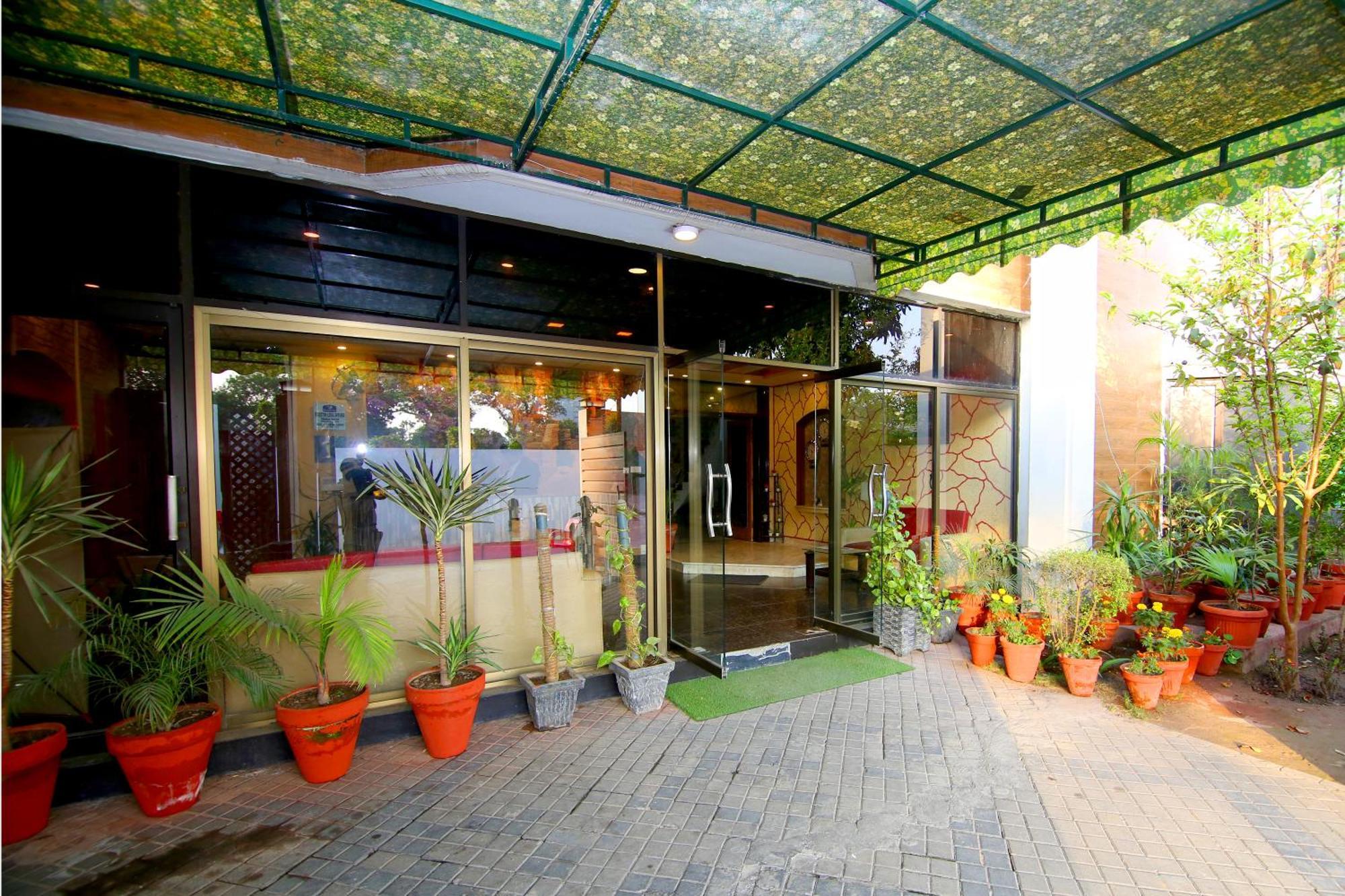 Premier Inn Mall Lahore Exterior photo